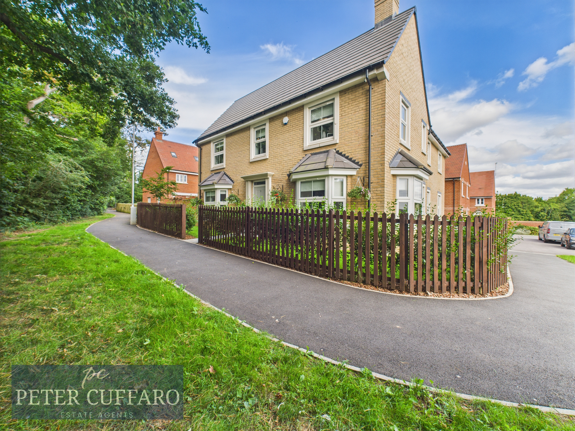 Elmer Close, Hoddesdon, EN11