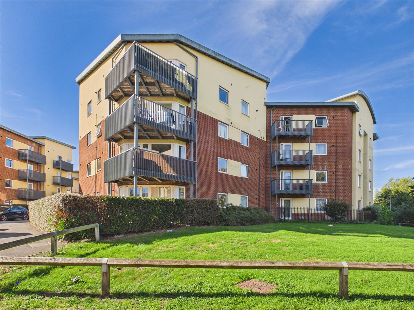 Longhorn Avenue, Gloucester