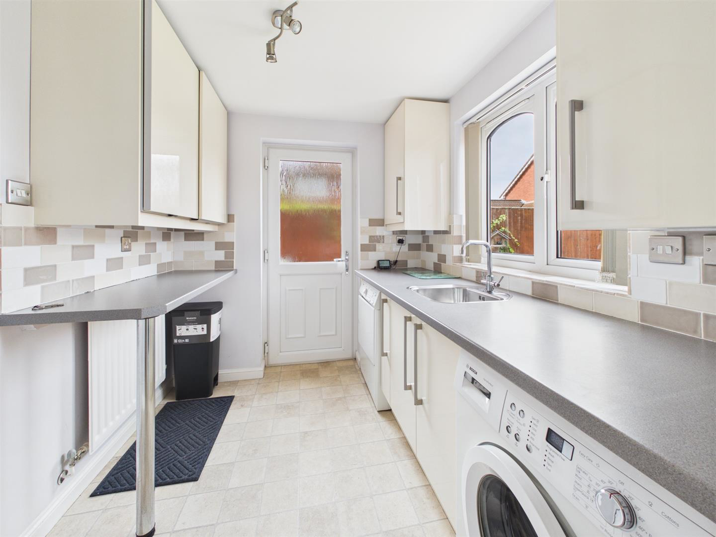 Quail Close, Barnwood, Gloucester, photo 8