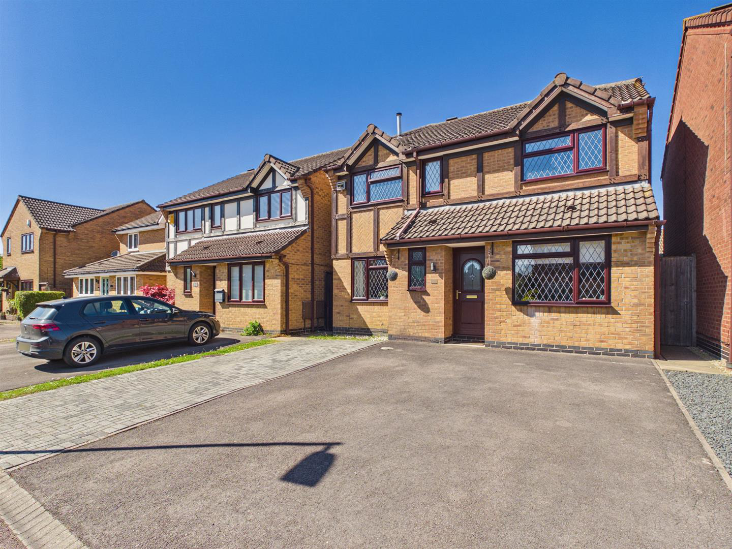 Foxleigh Crescent, Longlevens, Gloucester