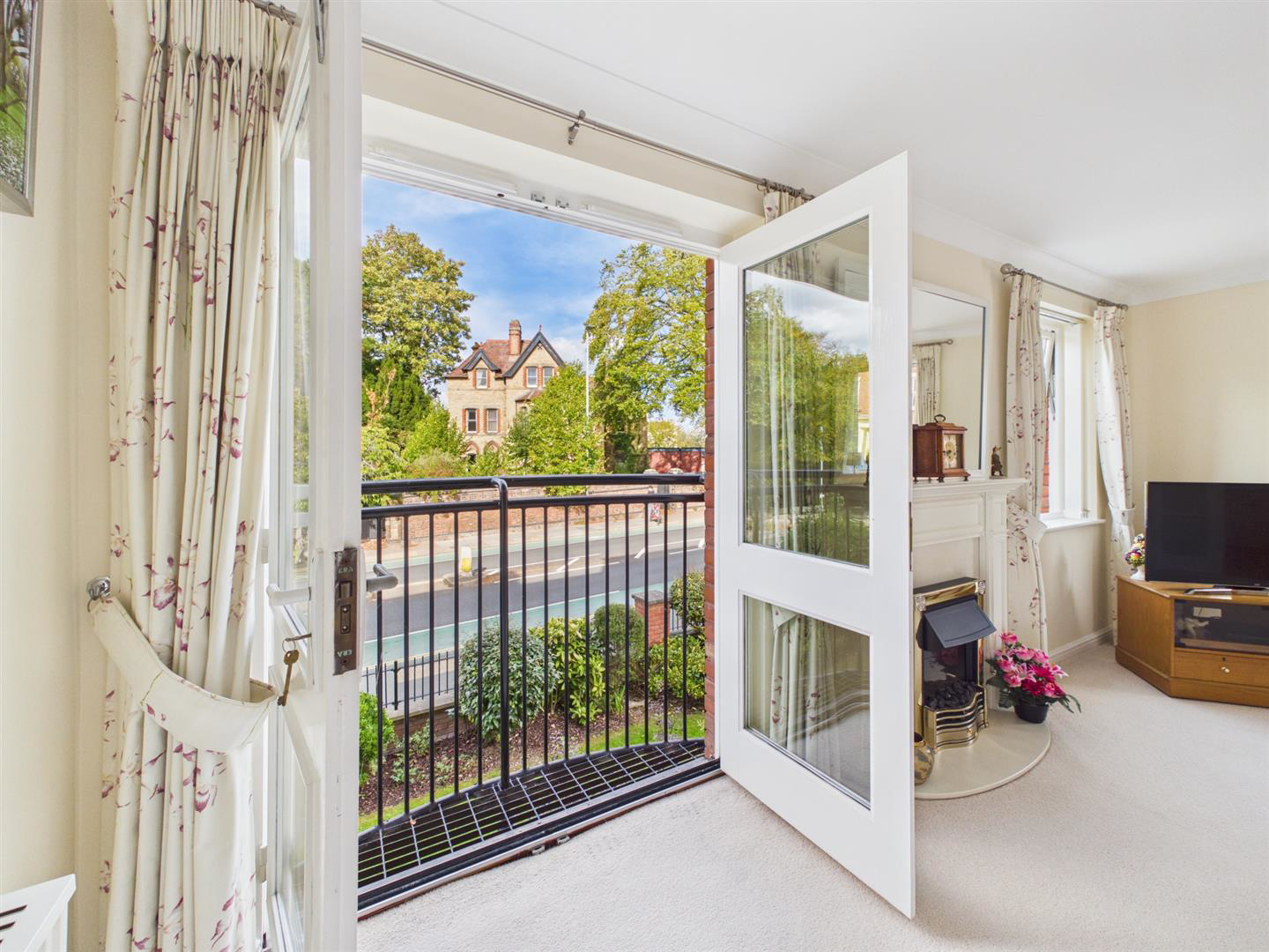 Cathedral Court, London Road, Gloucester, photo 8