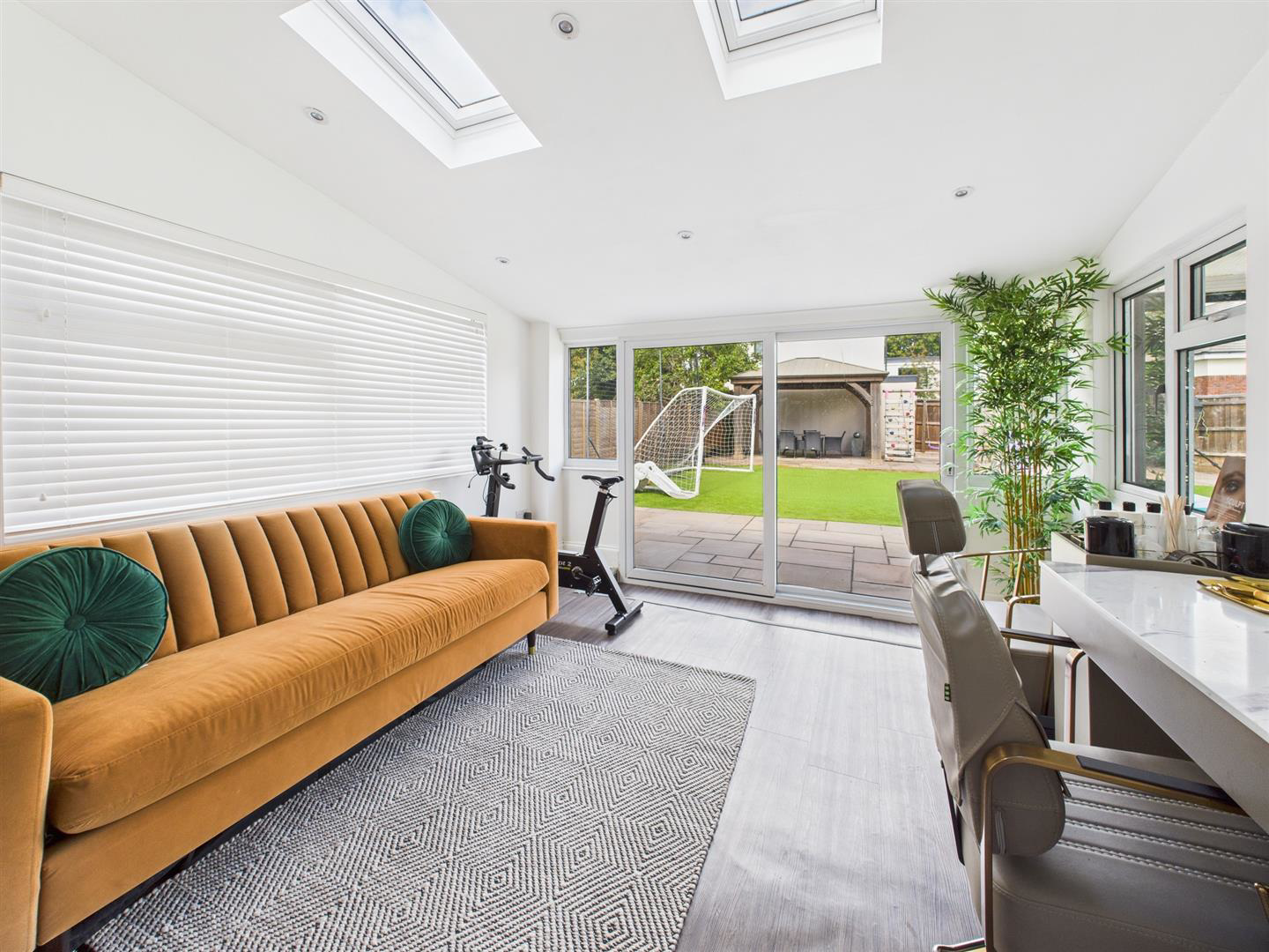 Naas Lane, Quedgeley, Gloucester, photo 14