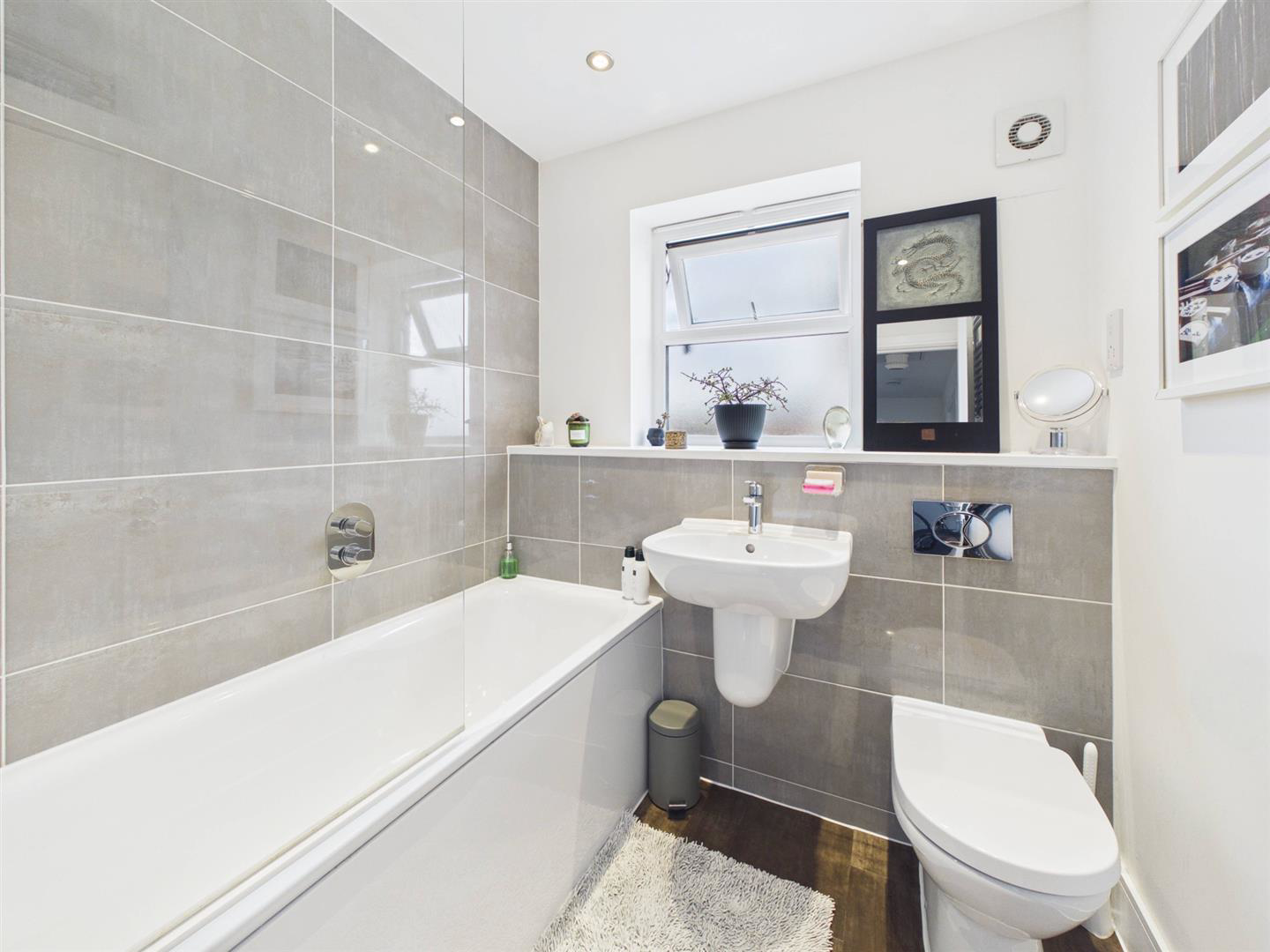Rectory Close, Maisemore, Gloucester, photo 18