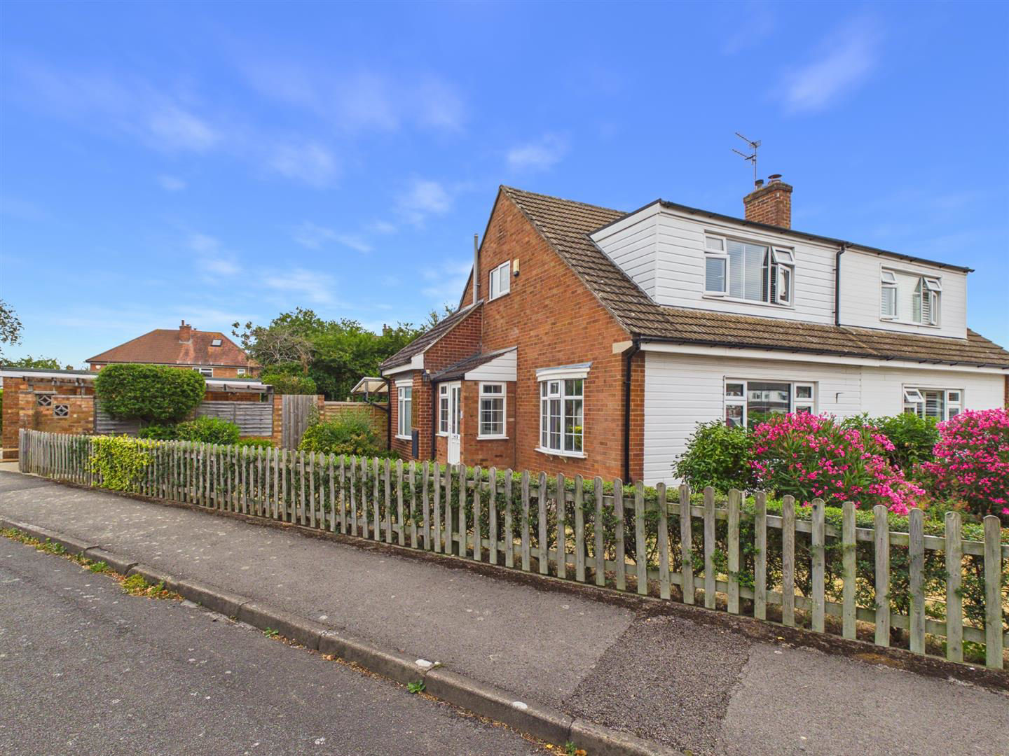Crescentdale, Longford, Gloucester