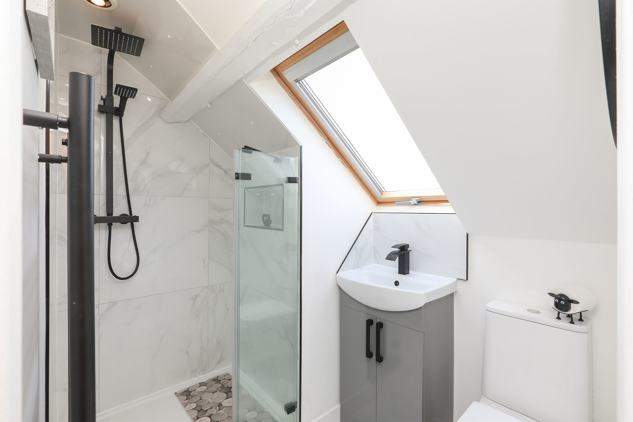 Attic En-Suite