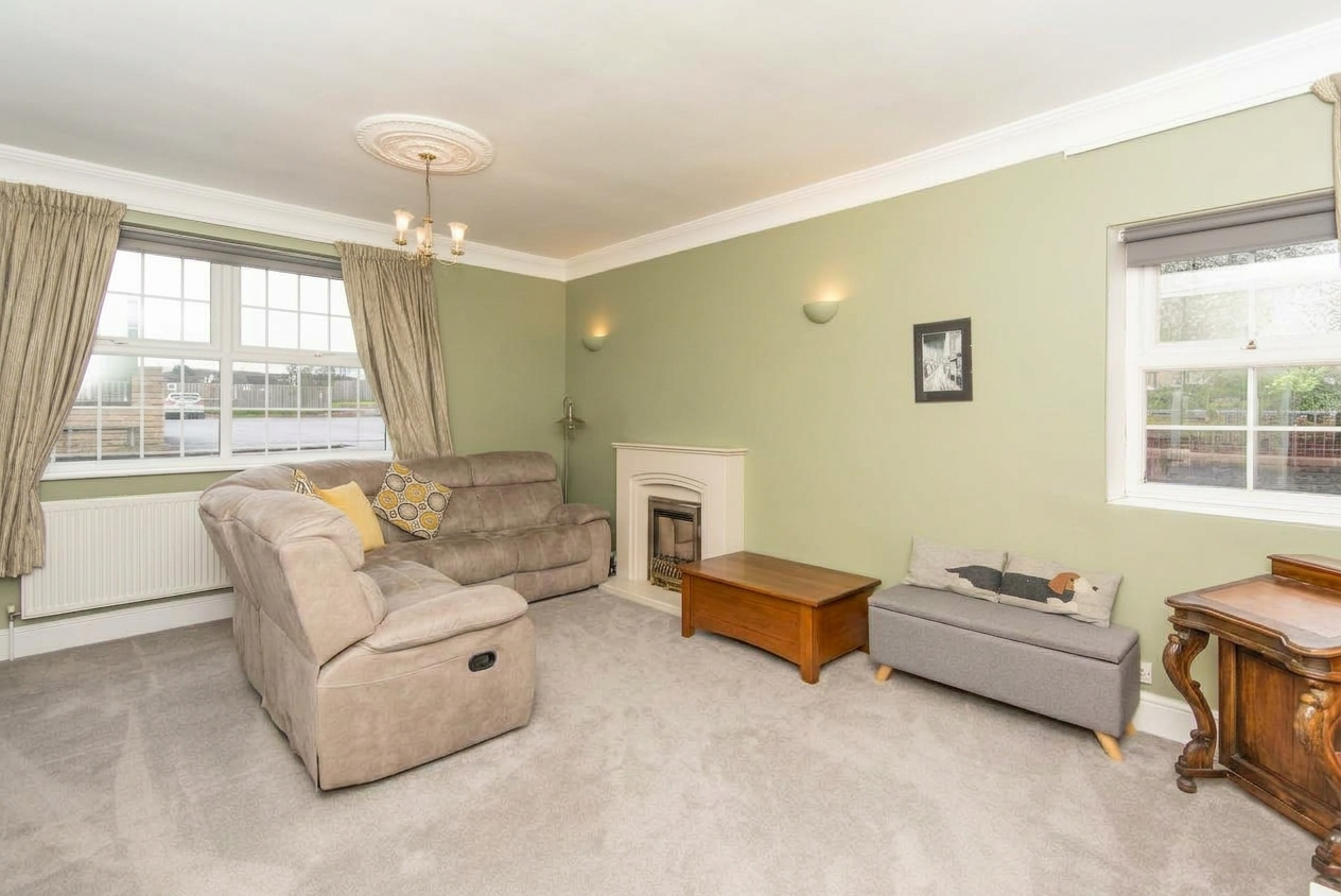 Main Road, Renishaw, S21, photo 2