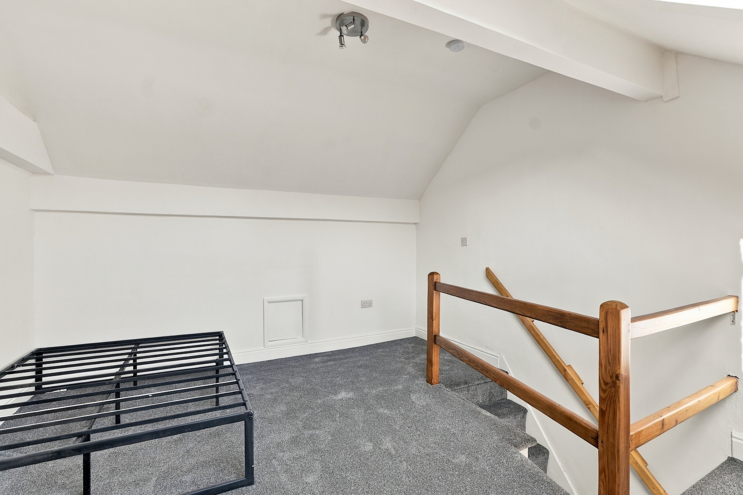 Grosvenor Square, Sheffield, S2, photo 14
