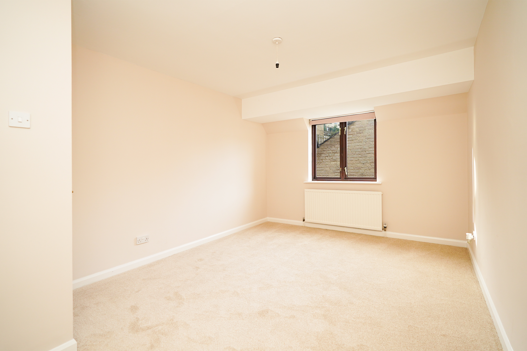 Main Road, Wharncliffe Side, S35, photo 11
