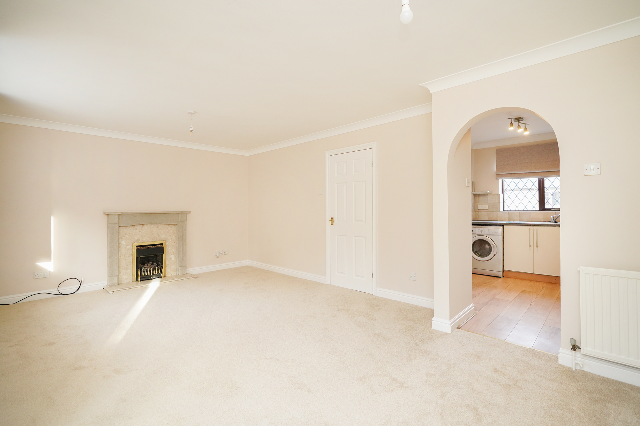 Main Road, Wharncliffe Side, S35, photo 5