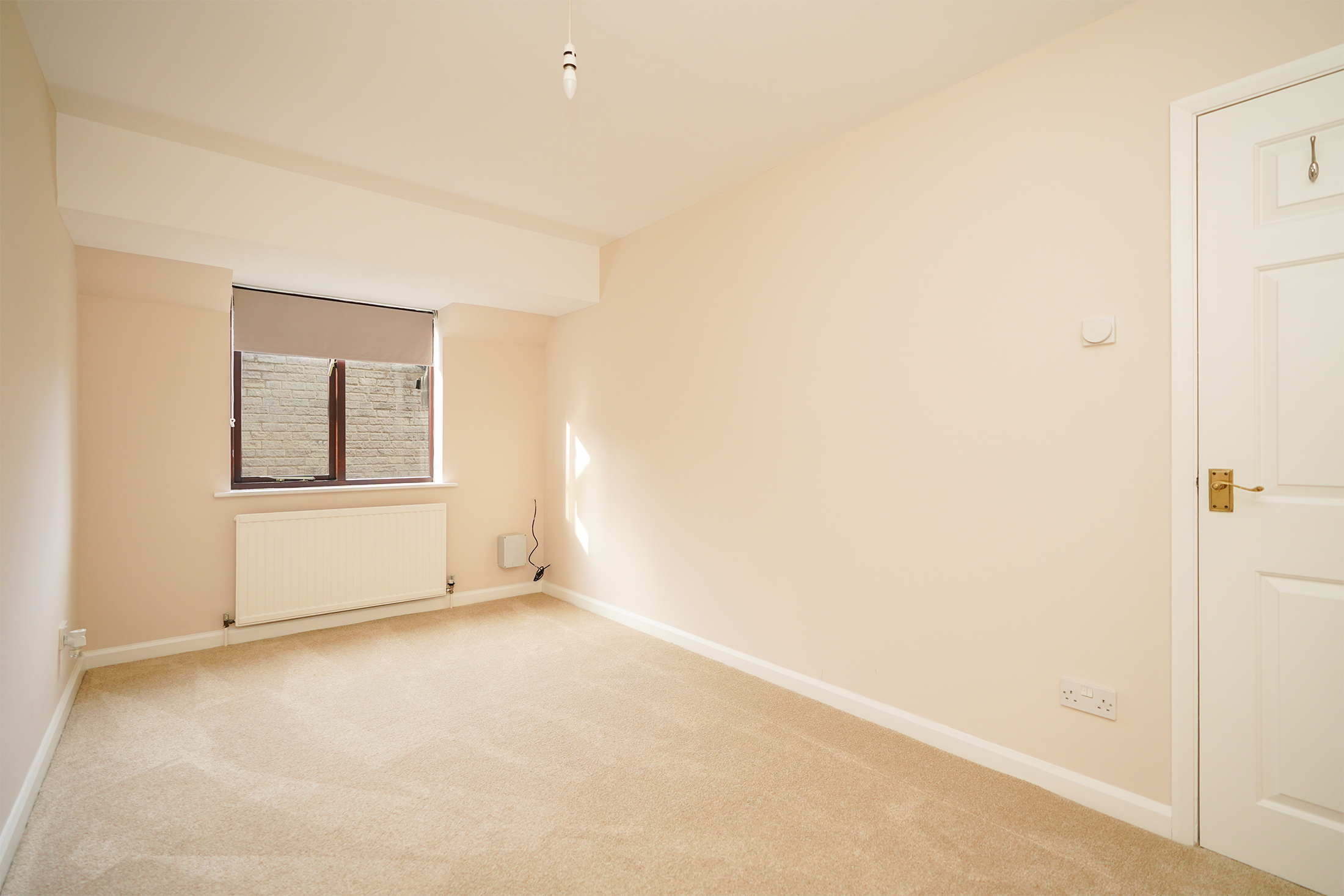 Main Road, Wharncliffe Side, S35, photo 10