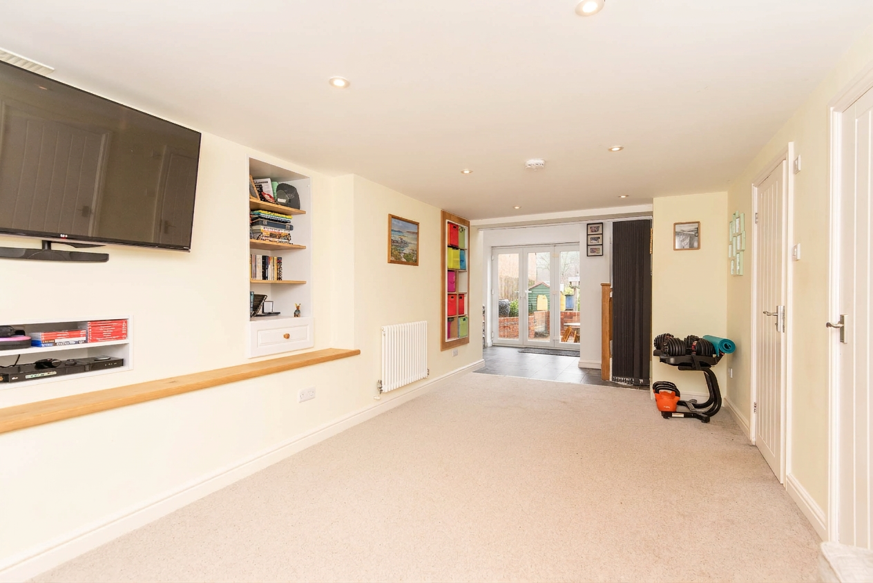 New Road, Holymoorside, S42, photo 35