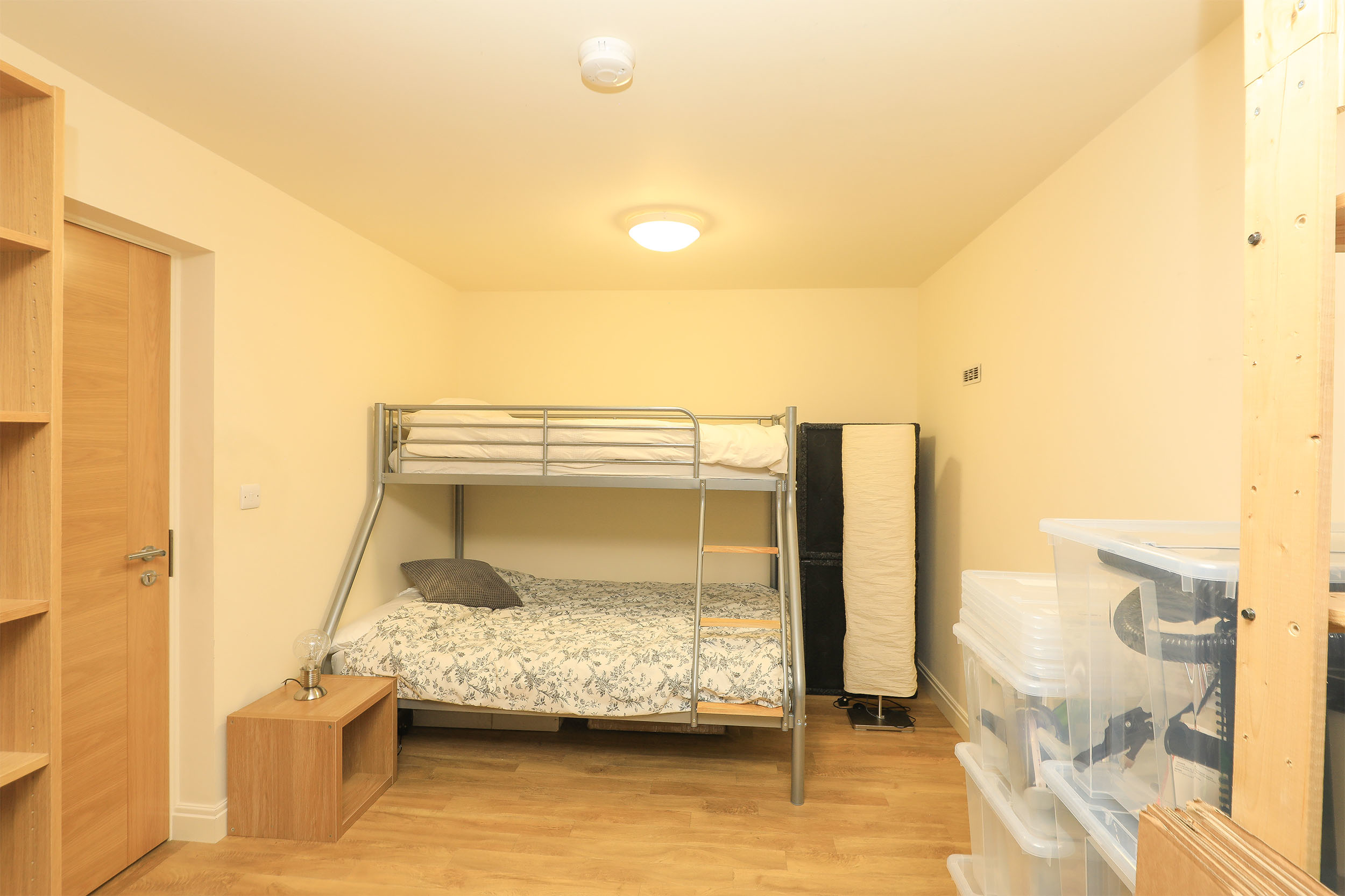 bedroom0