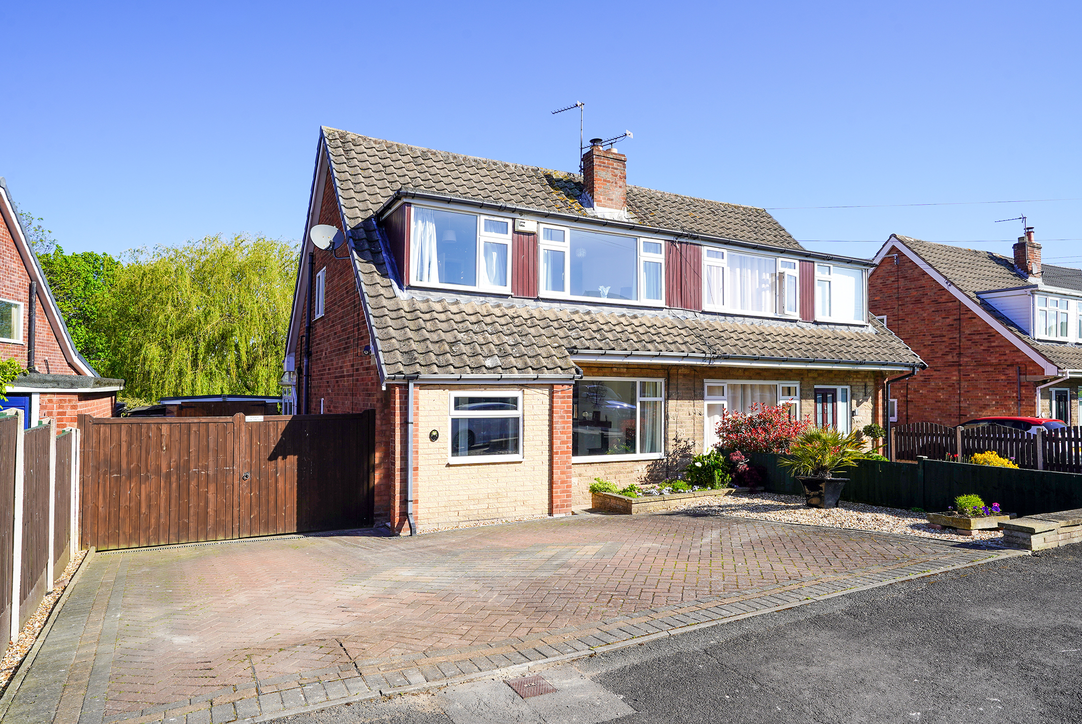 Northlands, Harthill, S26