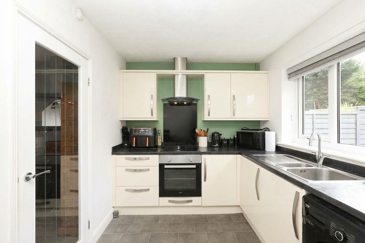Peterdale Close, Brimington, S43, photo 6