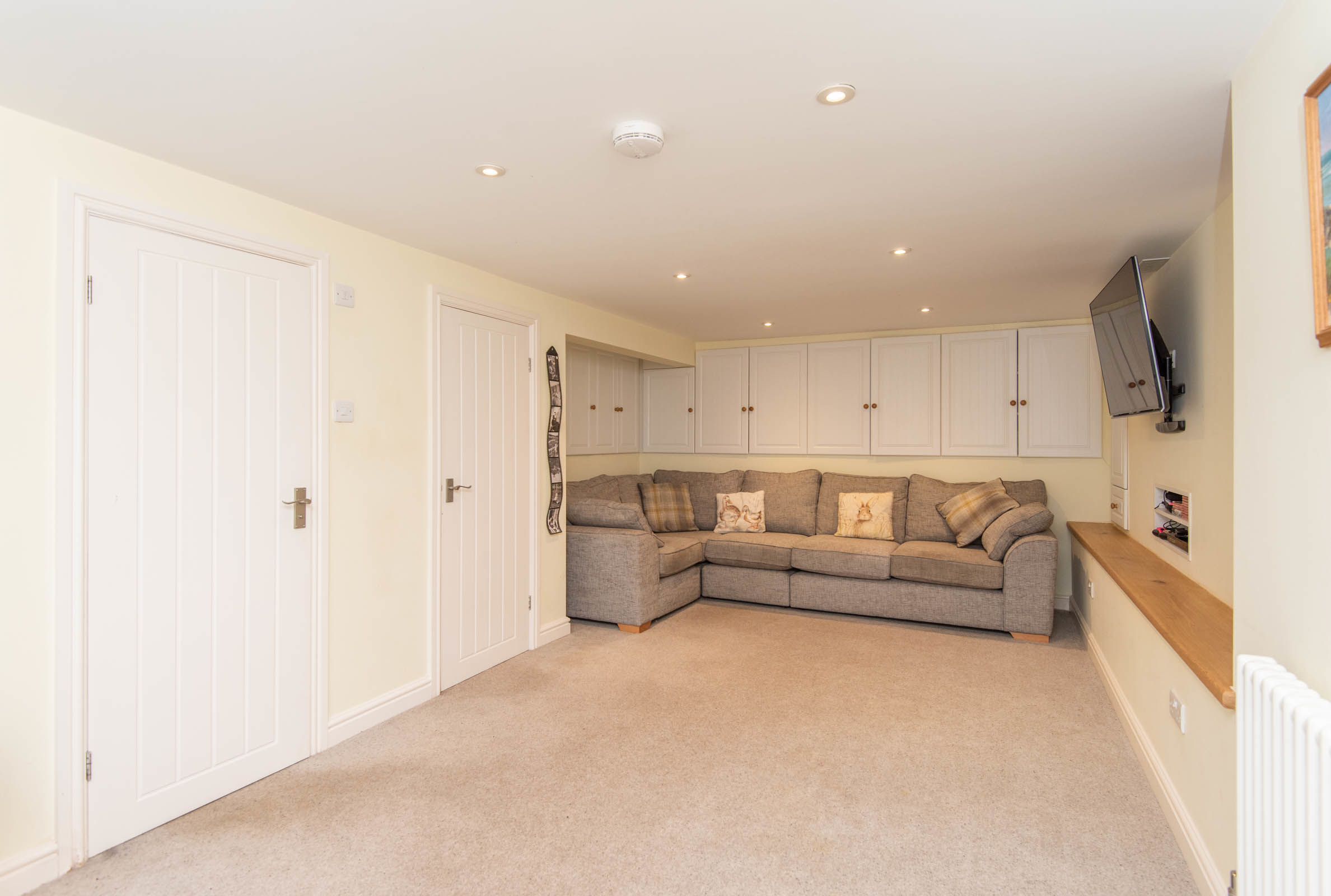 New Road, Holymoorside, S42, photo 12