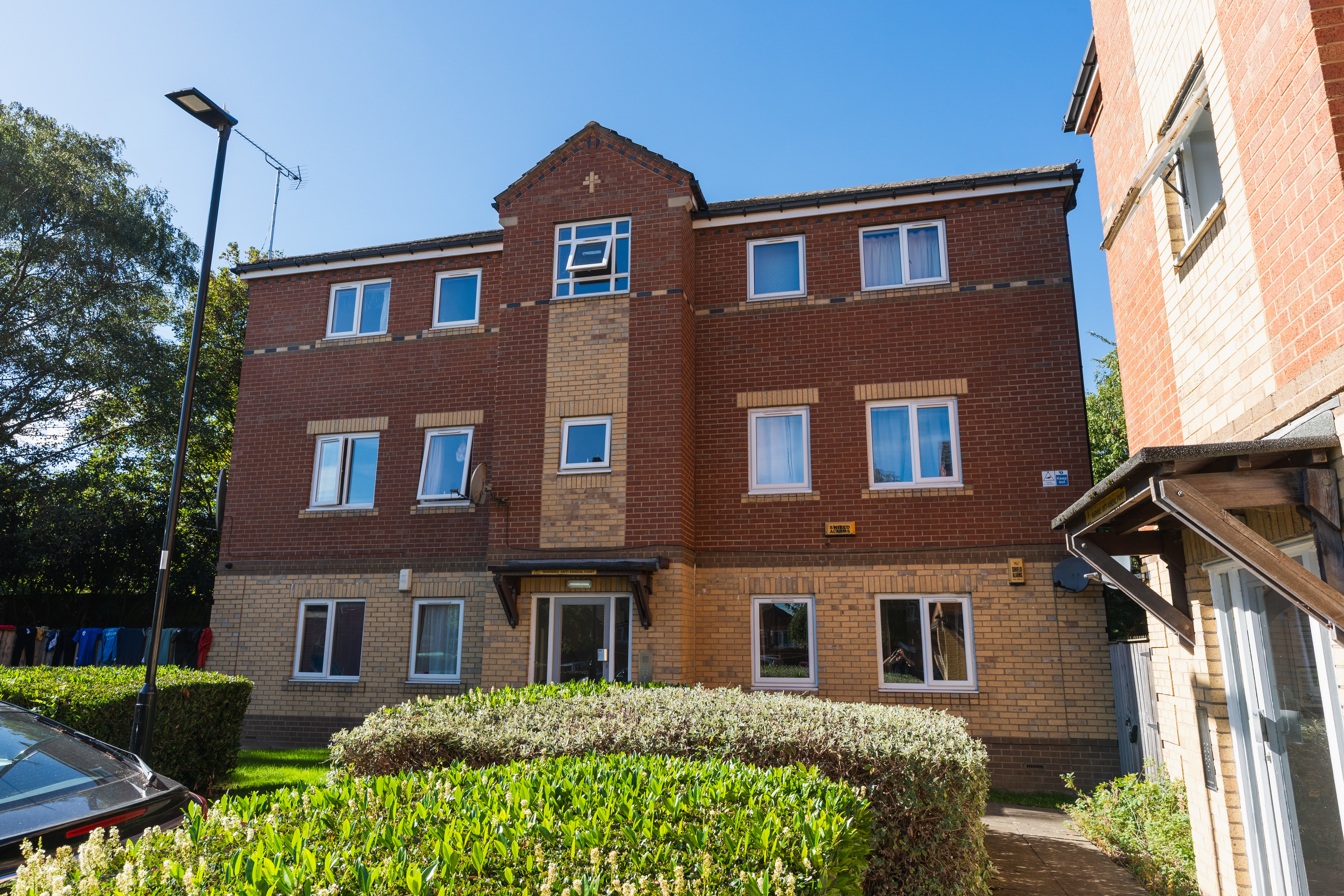 Broomspring Close