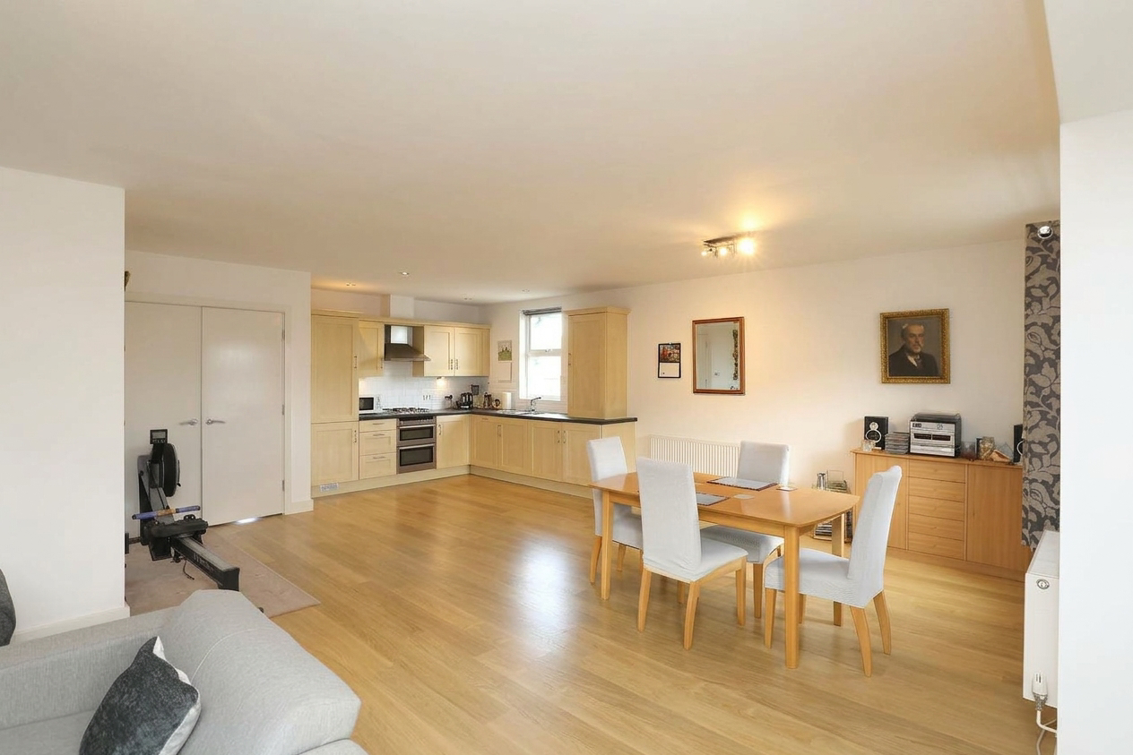 Tarascon, Kenwood Court, Sheffield, S7, photo 3