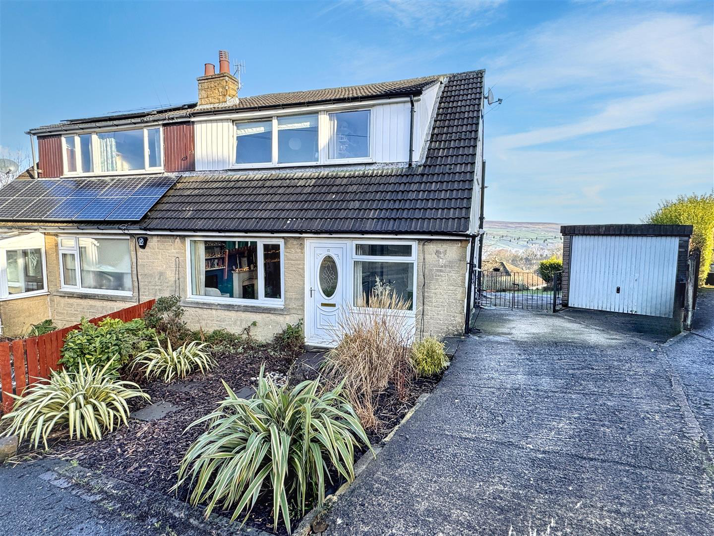 Daleview Close, Long Lee, Keighley, BD21 4UH, photo 2