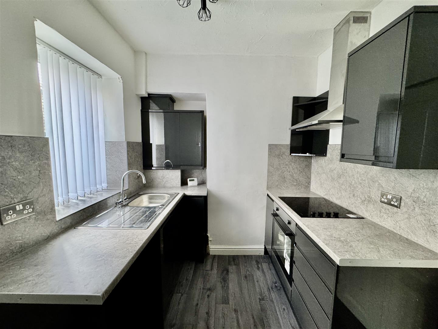 Ingrow Lane, Keighley, BD22 7BU, photo 3