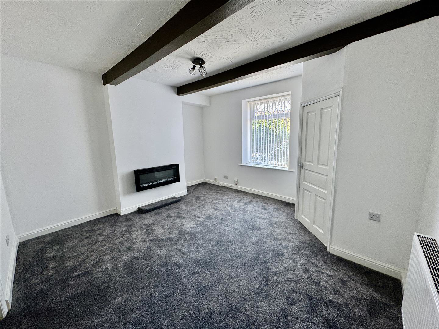 Ingrow Lane, Keighley, BD22 7BU, photo 2