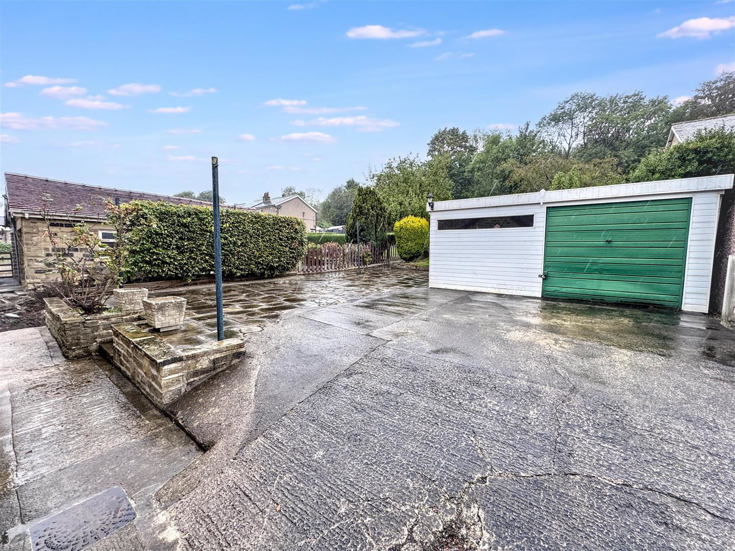 Bradford Road, Riddlesden, Keighley, BD20 5JR, photo 17
