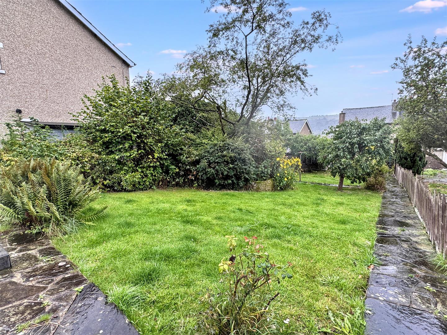 Bradford Road, Riddlesden, Keighley, BD20 5JR, photo 4