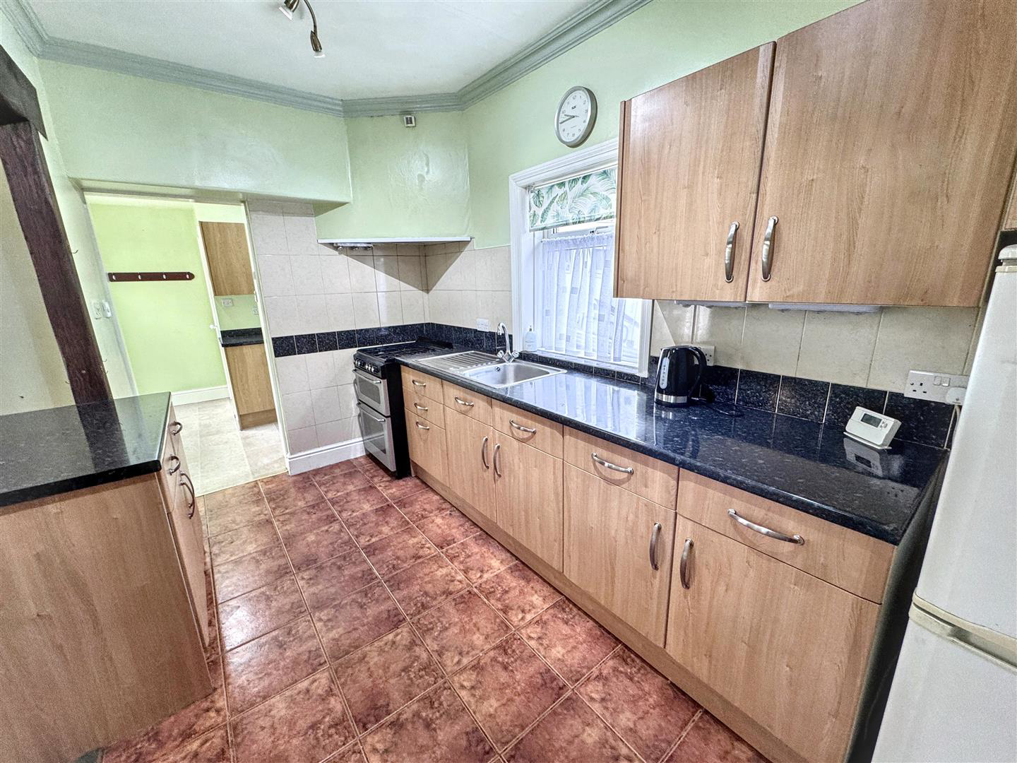 Bradford Road, Riddlesden, Keighley, BD20 5JR, photo 3