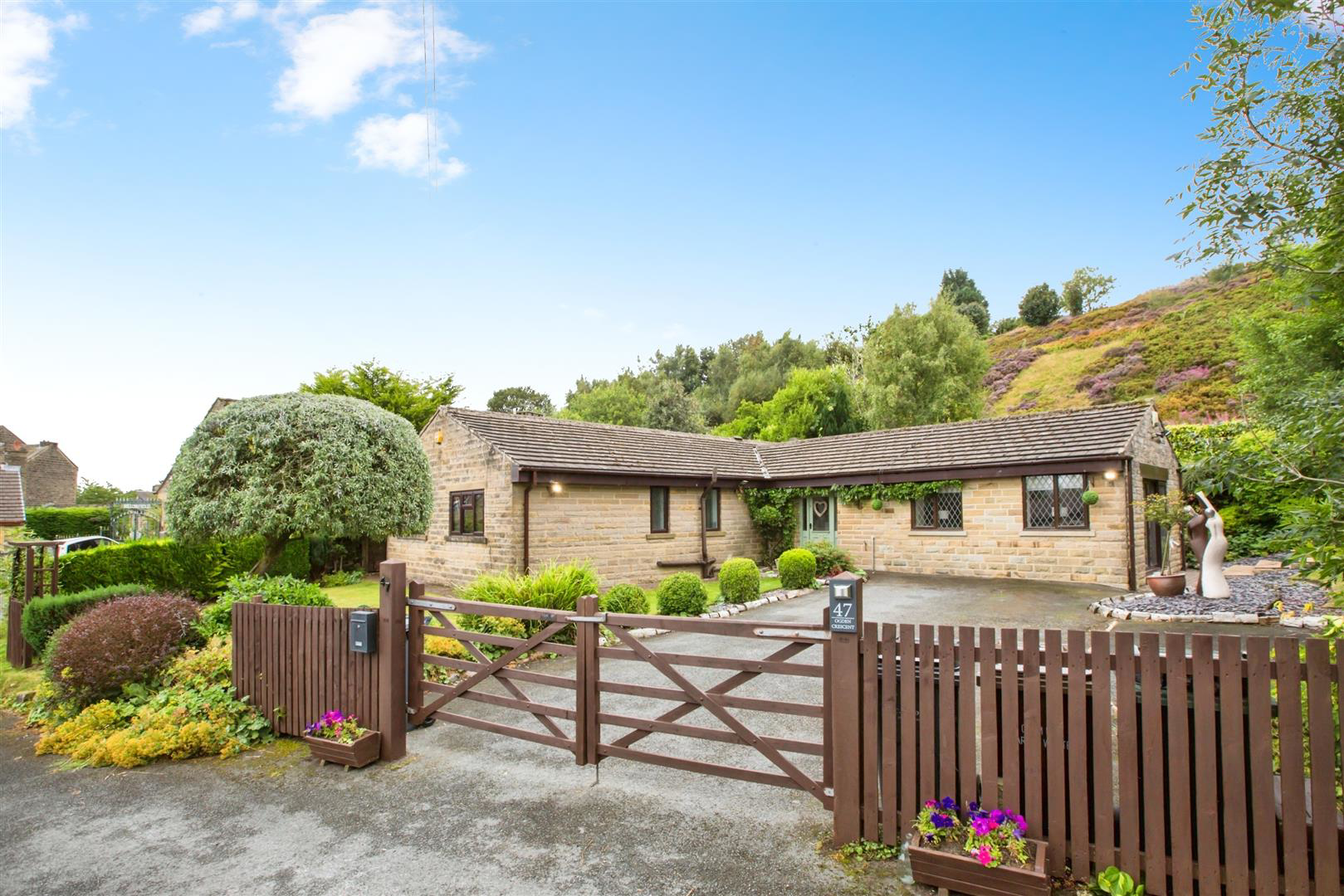 Ogden Crescent, Denholme, Bradford, BD13 4LD, photo 2