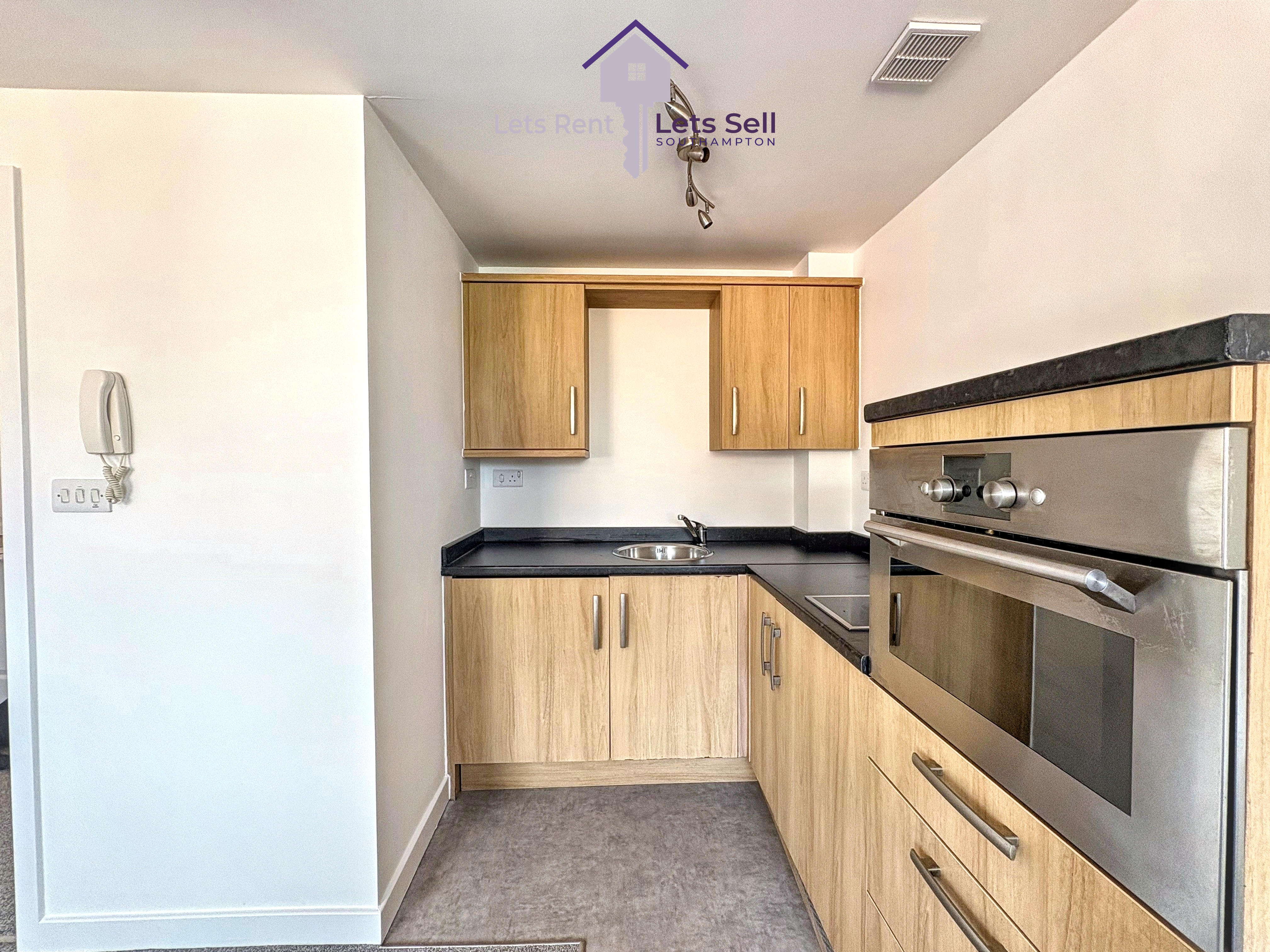 Chapel Annexe, 8 Anglesea Terrace, SO14, photo 9