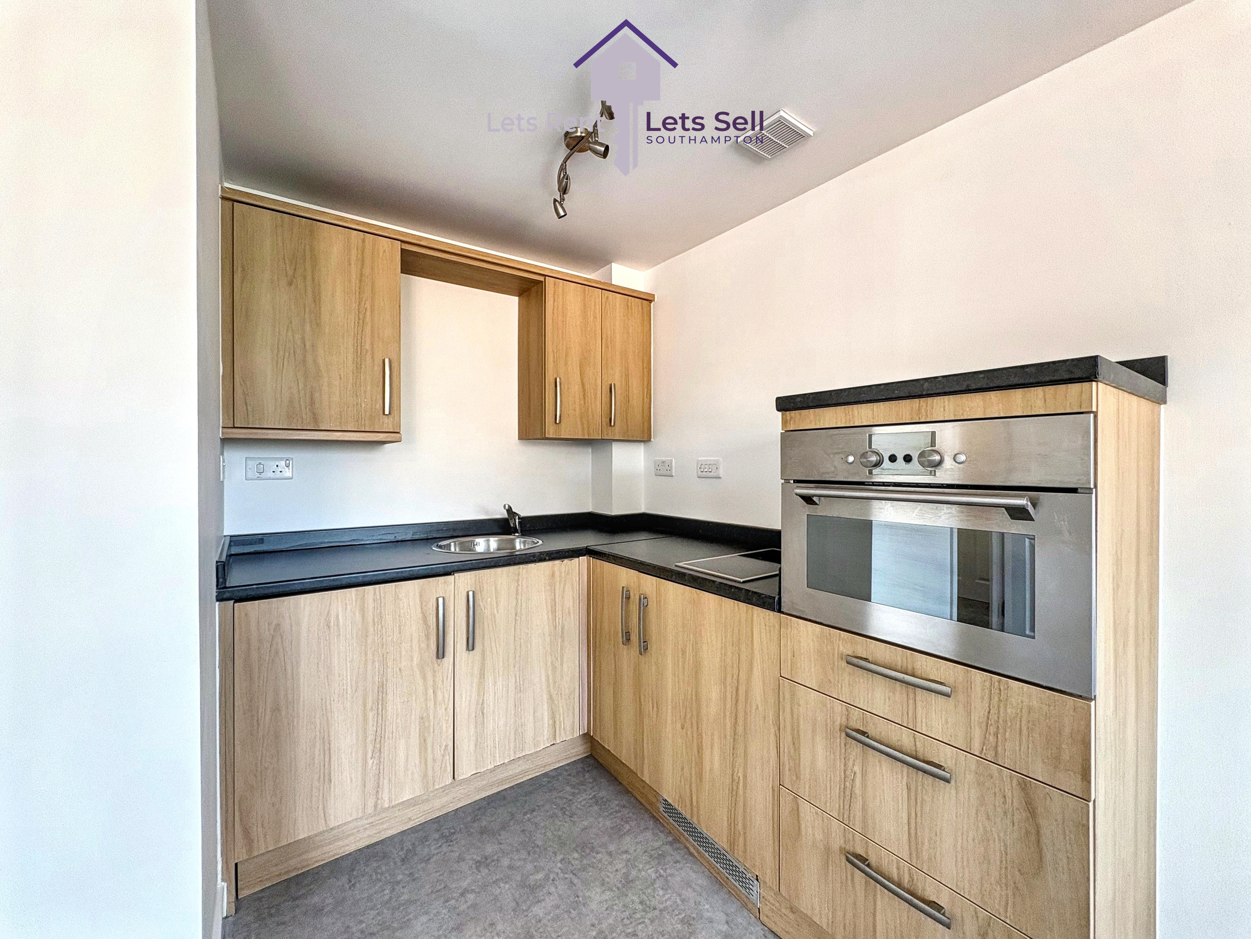 Chapel Annexe, 8 Anglesea Terrace, SO14, photo 10
