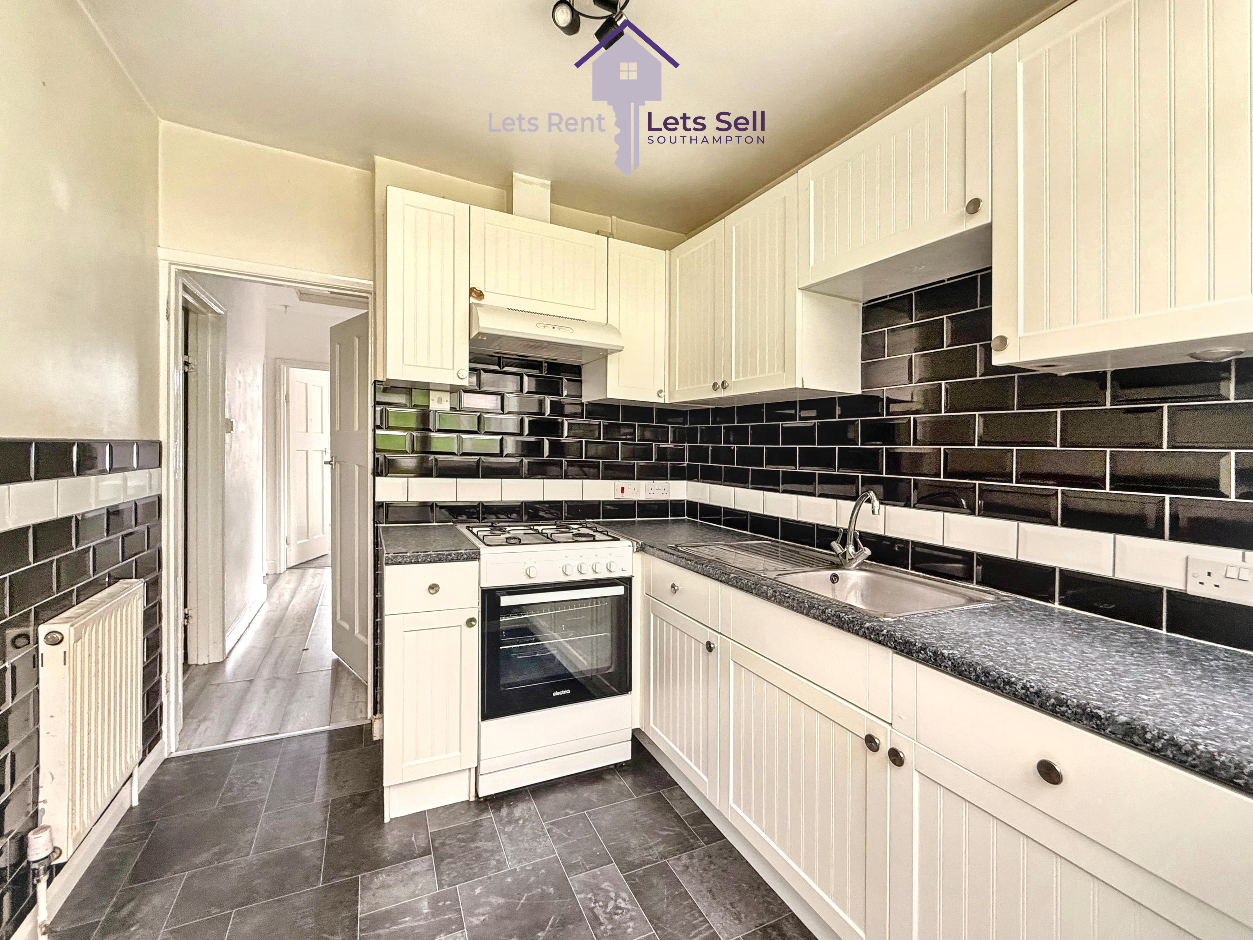 Onibury Road, SO18 2DD, photo 3