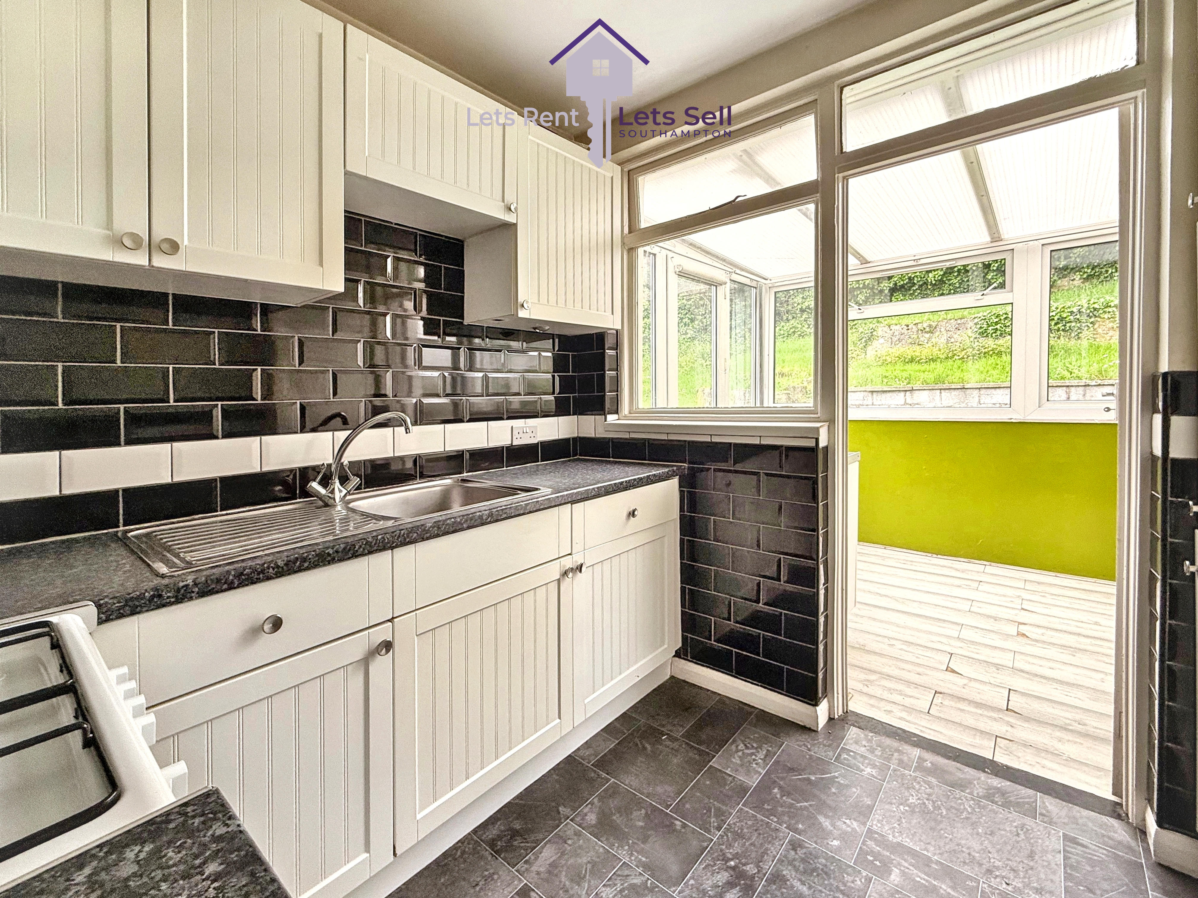 Onibury Road, SO18 2DD, photo 4