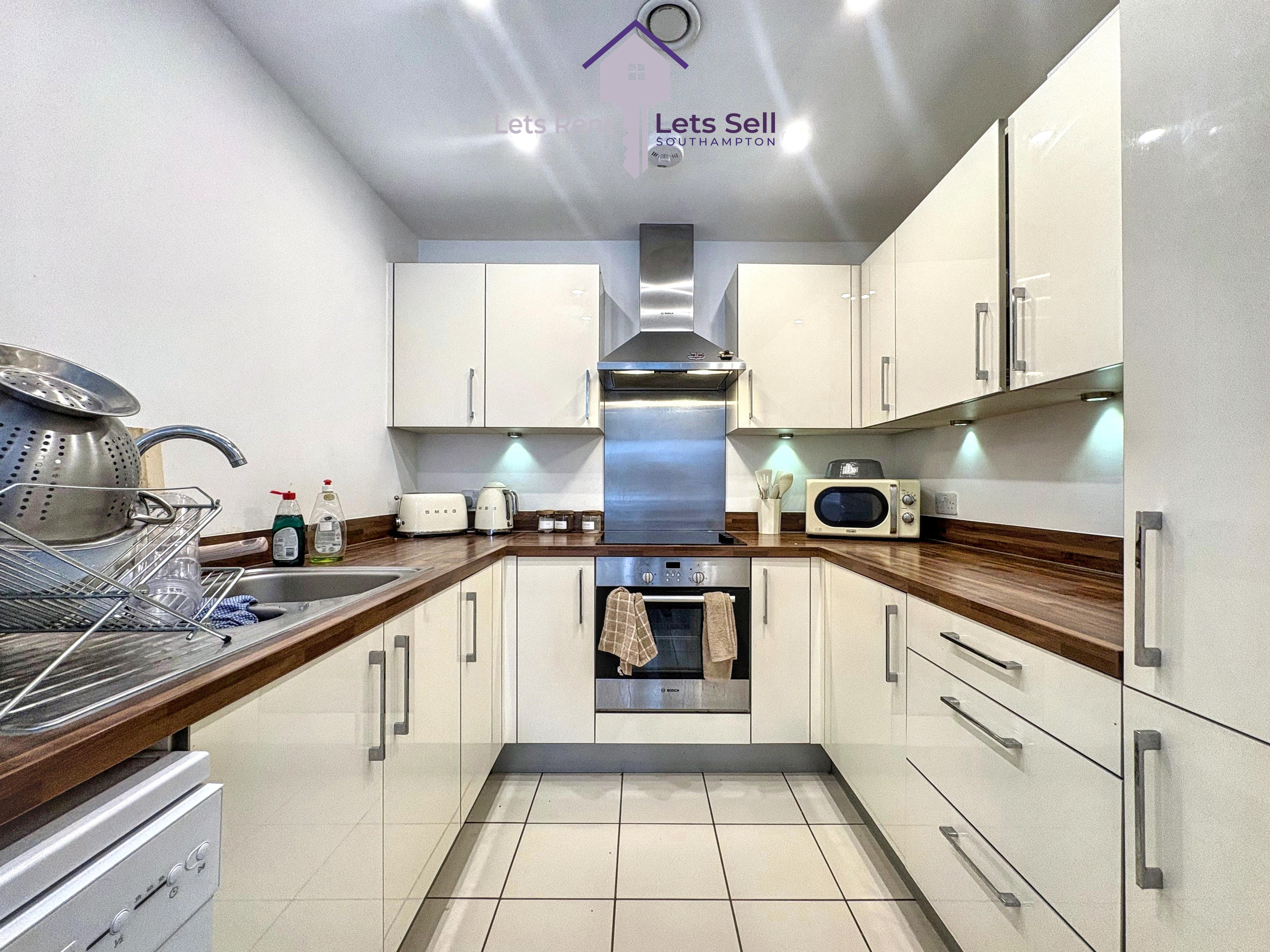 Sandown House, Woolston, SO19 9TW, photo 2