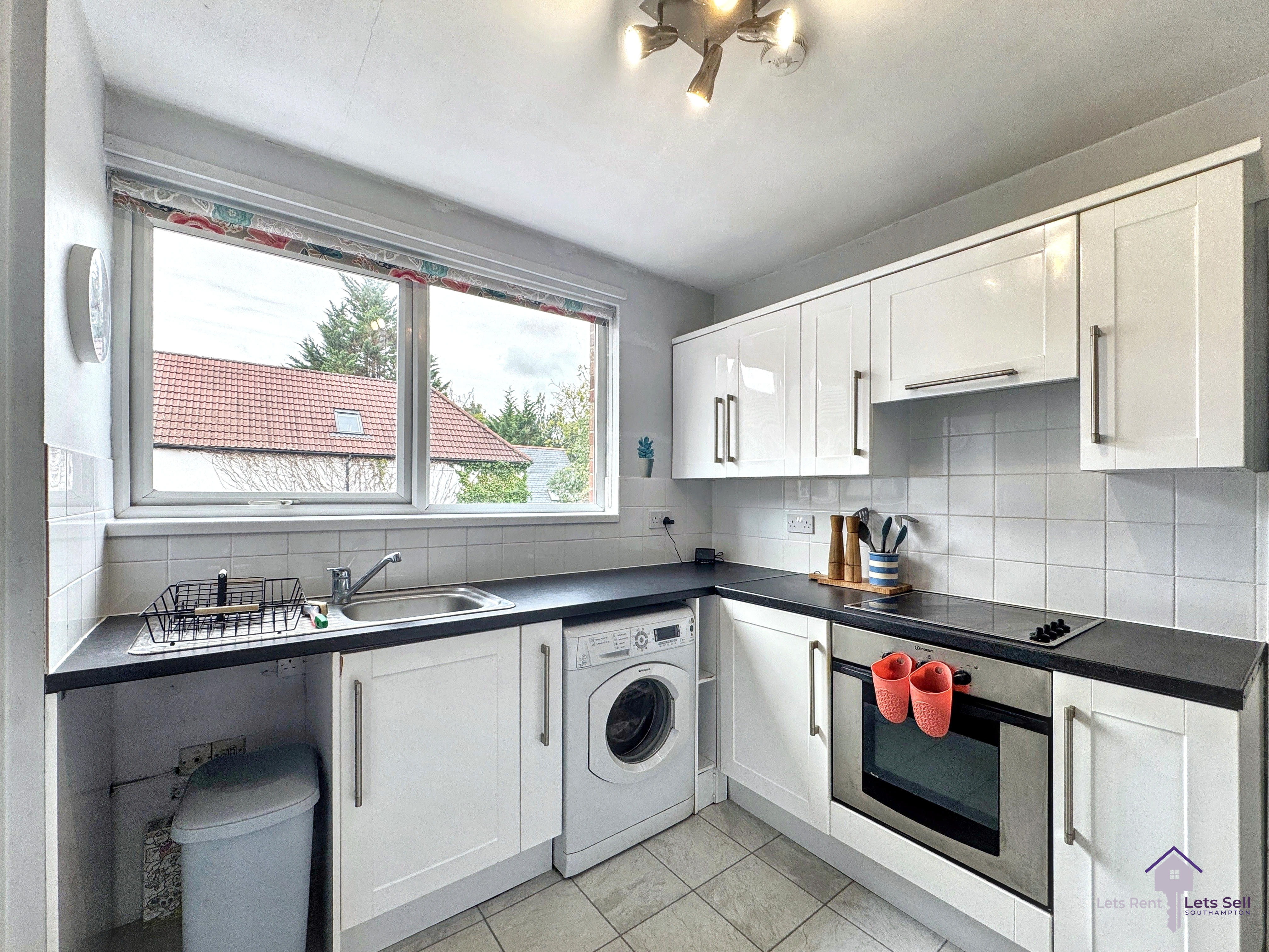 Broxburn Close, Chandler's Ford, SO53, photo 5