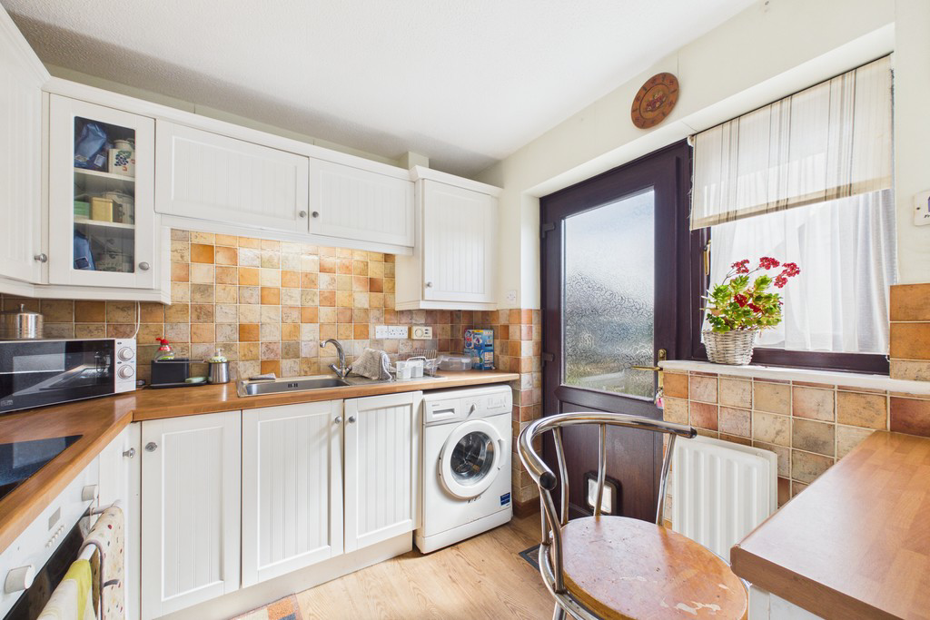 14 Birchwood Close, Kendal, LA9 5BJ, photo 2
