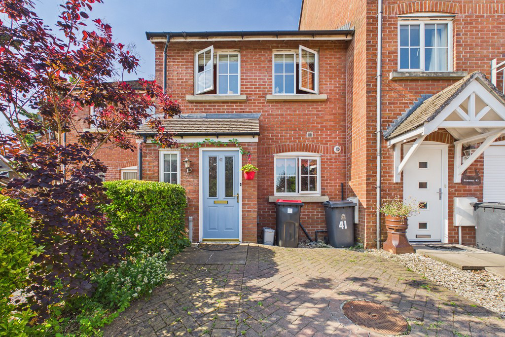 41 Redruth Drive, Carnforth, Lancashire LA5 9TT