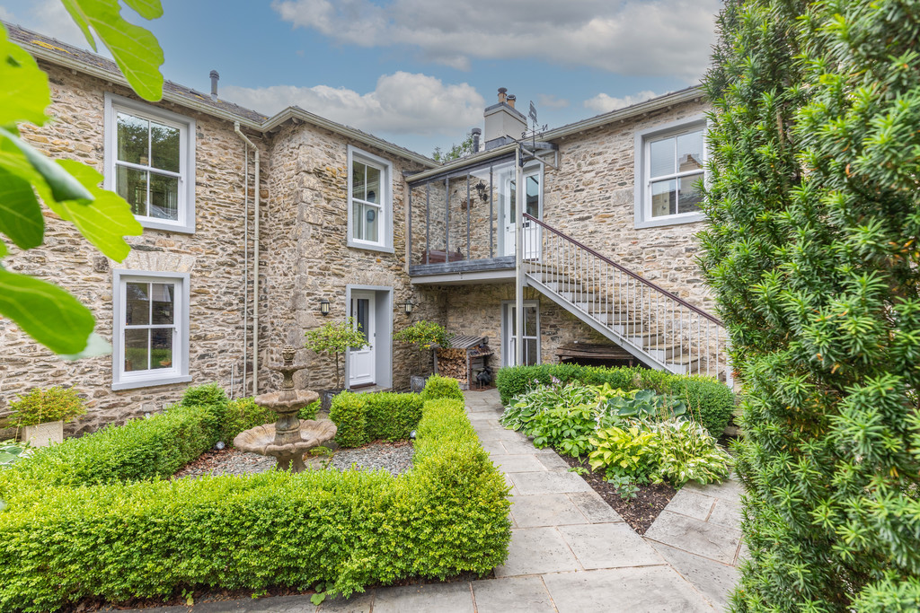 2 Holme Park, New Hutton, LA8 0AE