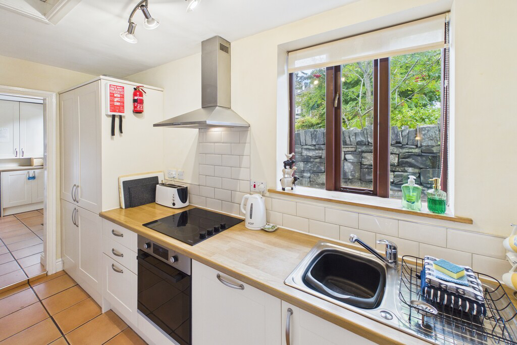 Honeysuckle Cottage, Bank Terrace, Bowness-on-Windermere, LA23 3BL, photo 4