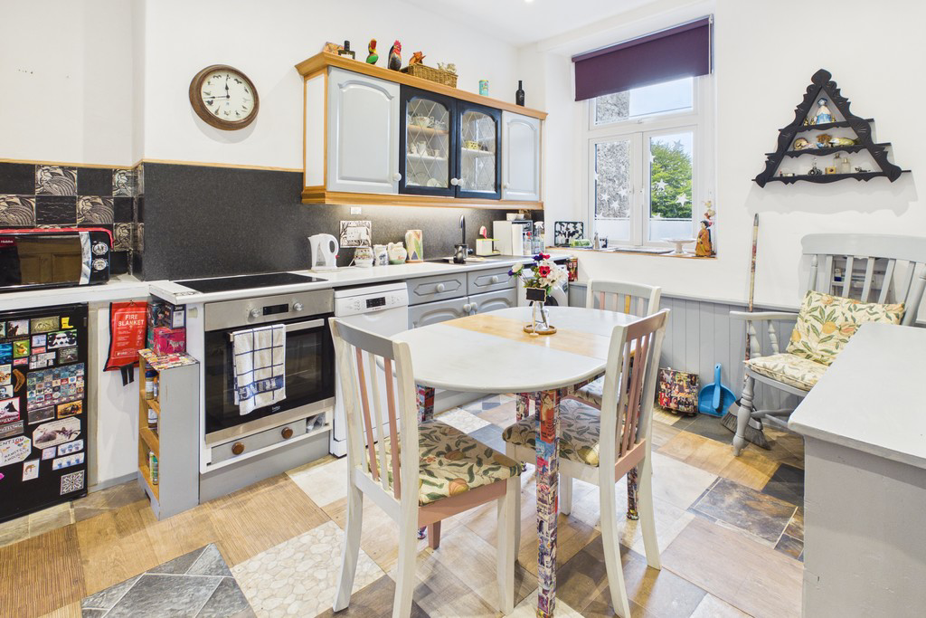 Flat 2, Devonshire Place, Kents Bank Road, Grange-over-Sands, Cumbria, LA11 7HF., photo 2