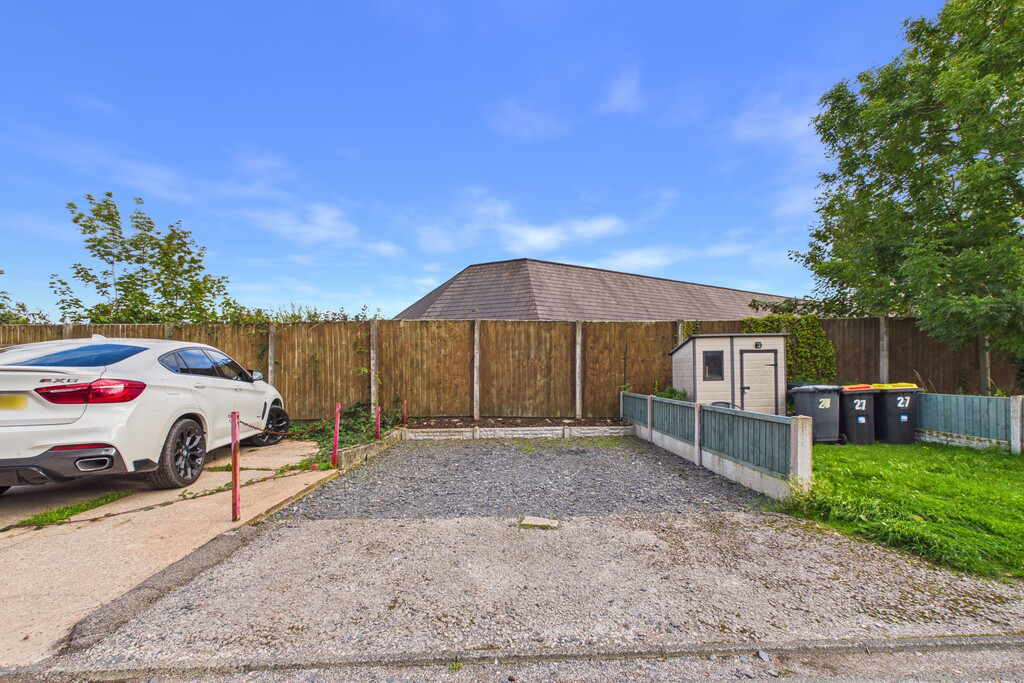 Detached Garden/Parking