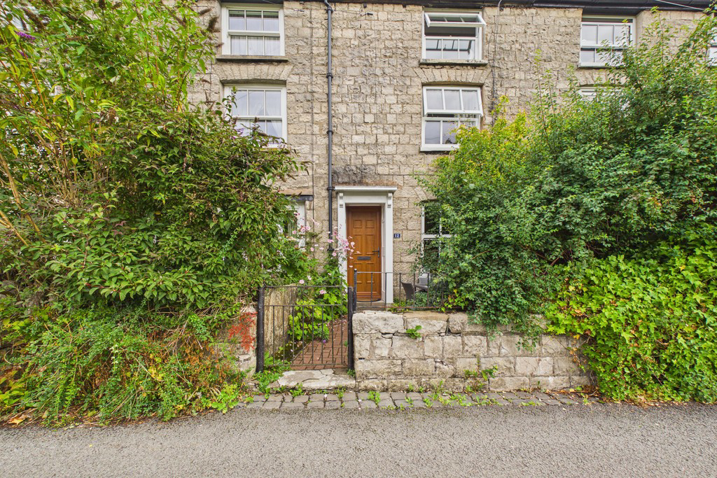 12 Castle Crescent, Kendal, Cumbria, LA9 7AN