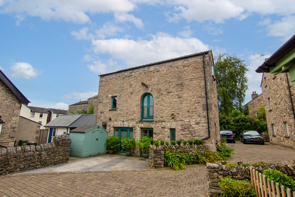 The Old Coach House, Yard 143 Stricklandgate, Kendal, LA9 4RF