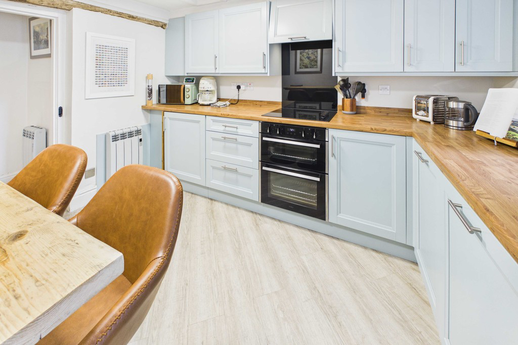 Flat 1, Church Town House, The Square, Cartmel, Grange-over-Sands, Cumbria, LA11 6QB., photo 9