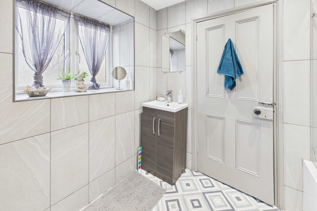 Flat 1, Ingwell House, Main Street, Grange-over-Sands, Cumbria, LA11 6DP., photo 21