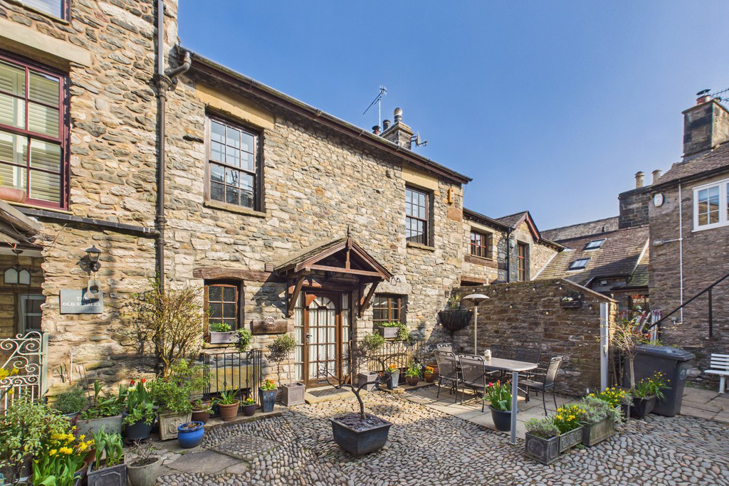 Oak Cottage, St Marys Court, Market Street, Kirkby Lonsdale, LA6 2AU