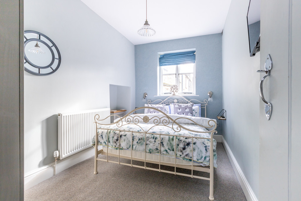 Corner Cottage, 4 Queens Square, Kirkby Lonsdale, LA6 2AZ, photo 11