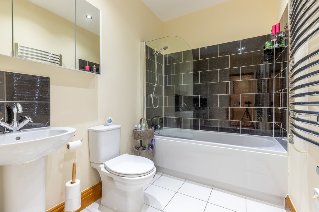 Flat 1b Kents Bank Apartments, 96 Kentsford Road, Grange over Sands, Cumbria, LA11 7BB, photo 9