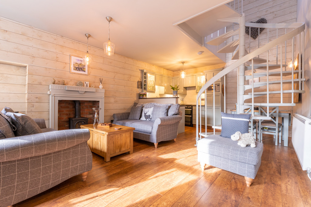 Corner Cottage, 4 Queens Square, Kirkby Lonsdale, LA6 2AZ, photo 2