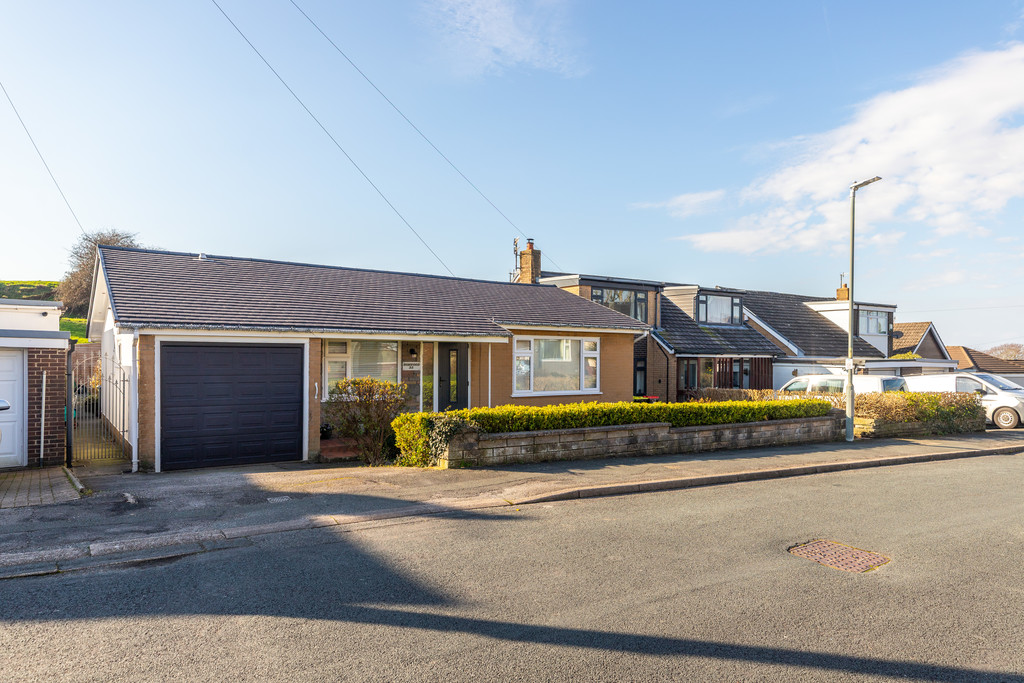 32 Pinewood Avenue, Bolton Le Sands, Carnforth, LA5 8AR
