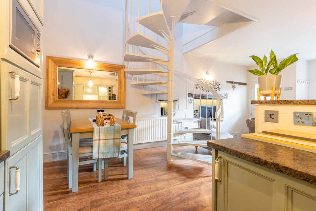 Corner Cottage, 4 Queens Square, Kirkby Lonsdale, LA6 2AZ, photo 7
